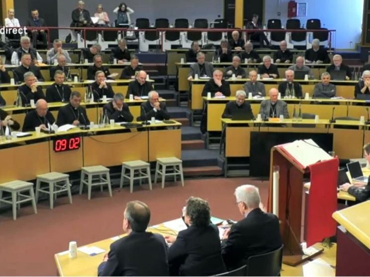 Francia, la linea di Leone XIV su scuole cattoliche, lotta gli abusi e Messa in rito antico