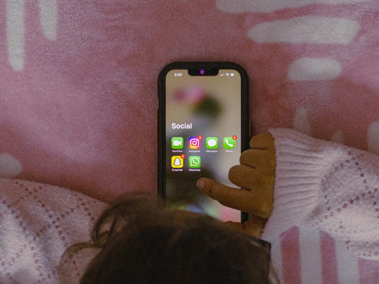 Su minori e social si muove anche l'Europa: indagine su Snapchat