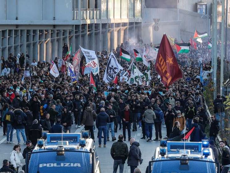 I manifestanti durante il corteo