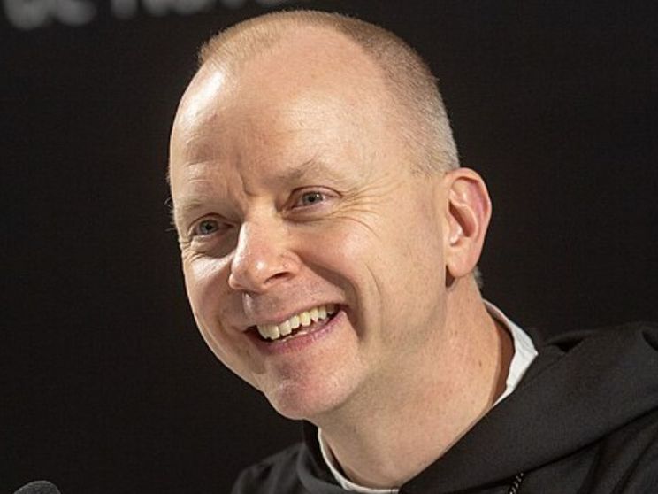 «Dalla Croce la rivolta contro una società che cancella le ferite e le “vite indegne”»