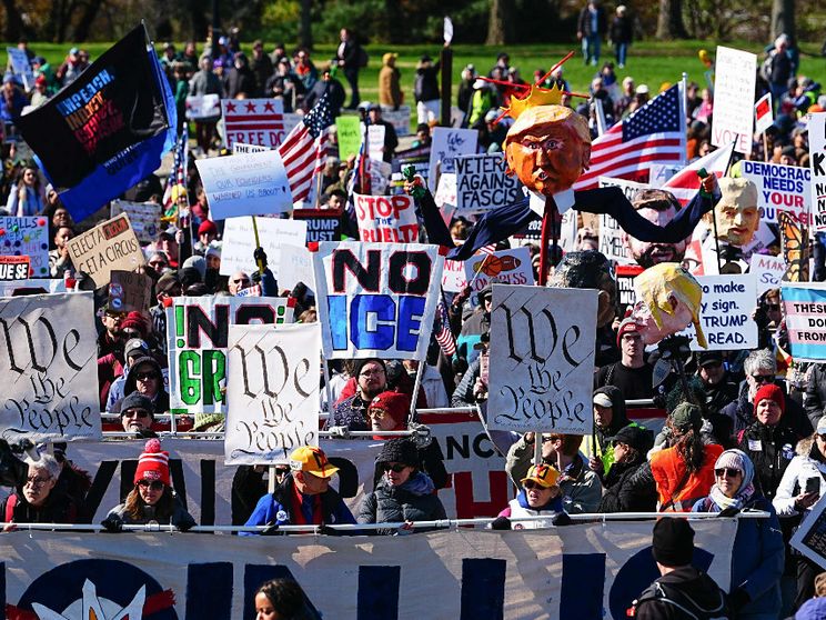 Il movimento "No Kings" lotta contro chi vuole pieni poteri. Negli Usa e non solo