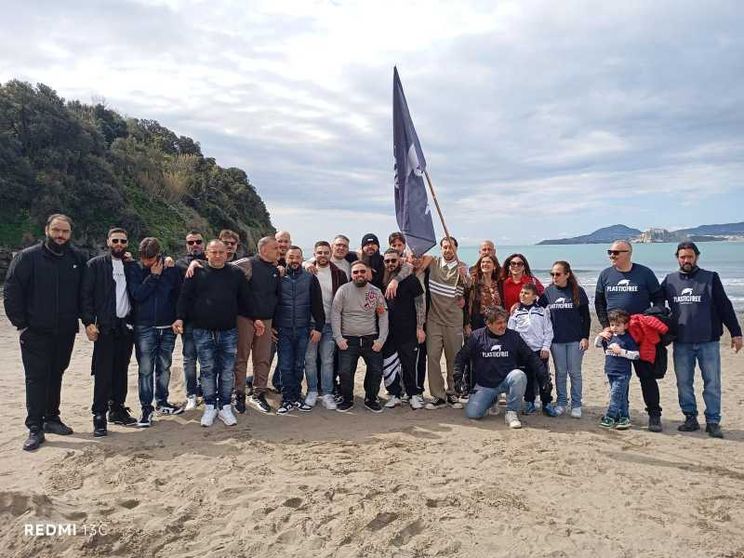 Oltre 100 detenuti hanno ripulito spiagge e spazi urbani dai rifiuti
