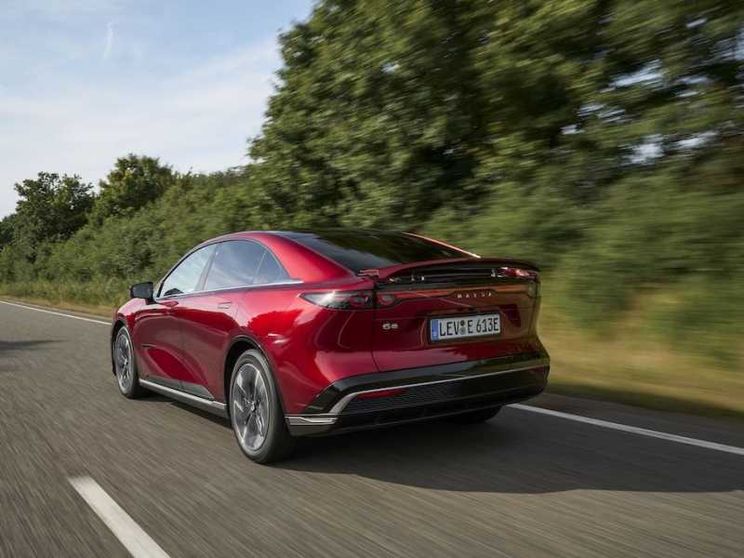 Mazda CX-6e: l'arte del movimento sfida il tempo (e le tedesche)