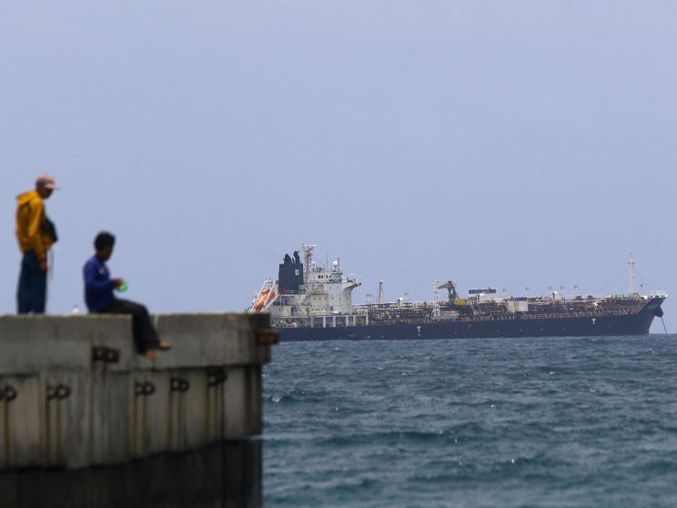 Trump fa arrivare una petroliera russa a Cuba: tutti i perché dell'ennesima giravolta