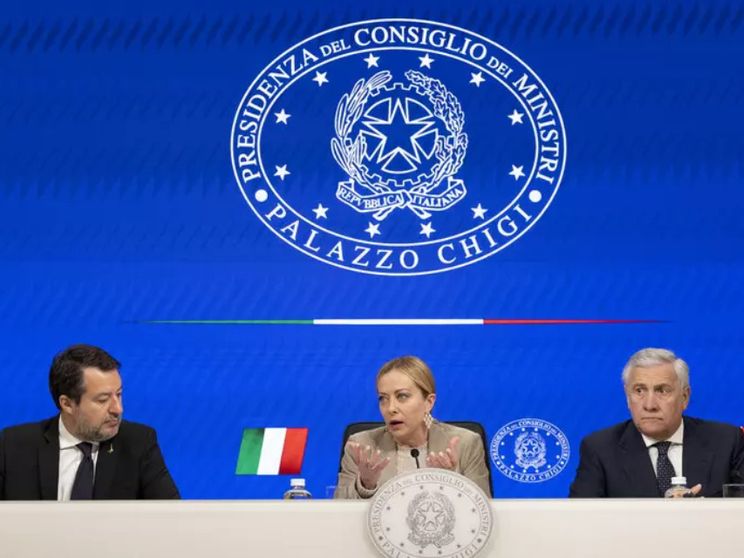 Tajani: «Dal referendum contraccolpi, ma niente voto anticipato»