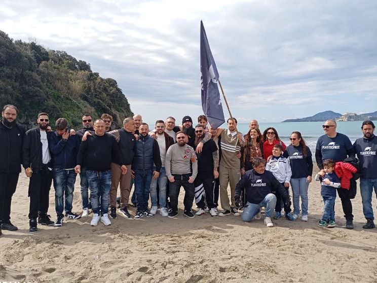 Oltre 100 detenuti hanno ripulito spiagge e spazi urbani dai rifiuti