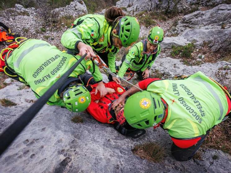 Mai così tanti incidenti e salvataggi: il 2025 è stato l'anno nero della montagna