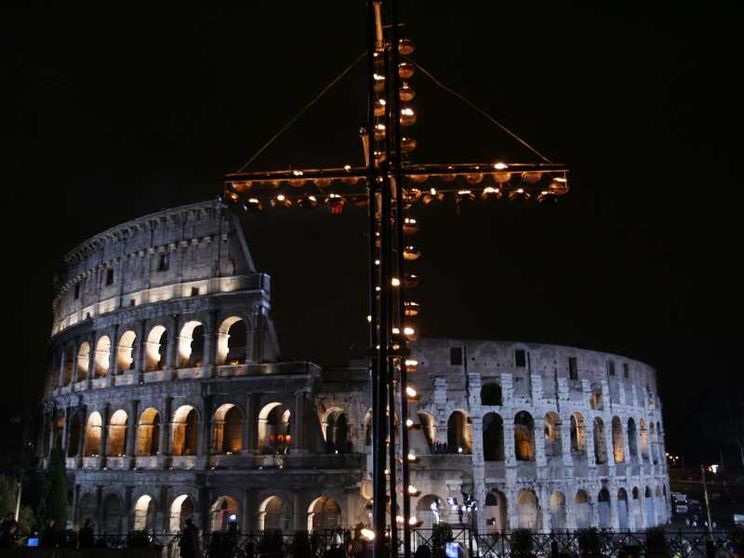 Una Via Crucis del Venerdì Santo al Colosseo