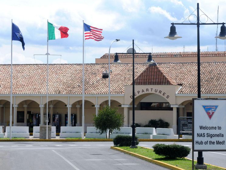 Il mancato avviso degli Usa, il no di Crosetto, la nota di Meloni: Sigonella è un caso aperto