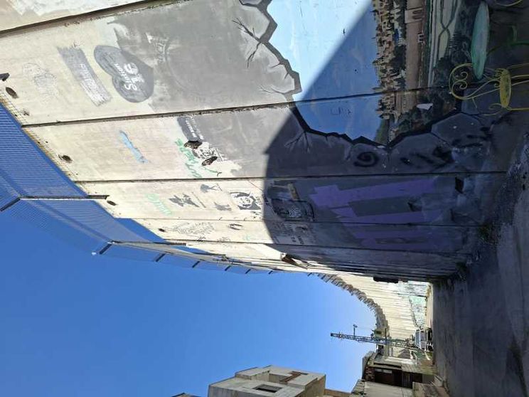 Sul muro di Betlemme un mural apre una finestra su Gerusalemme