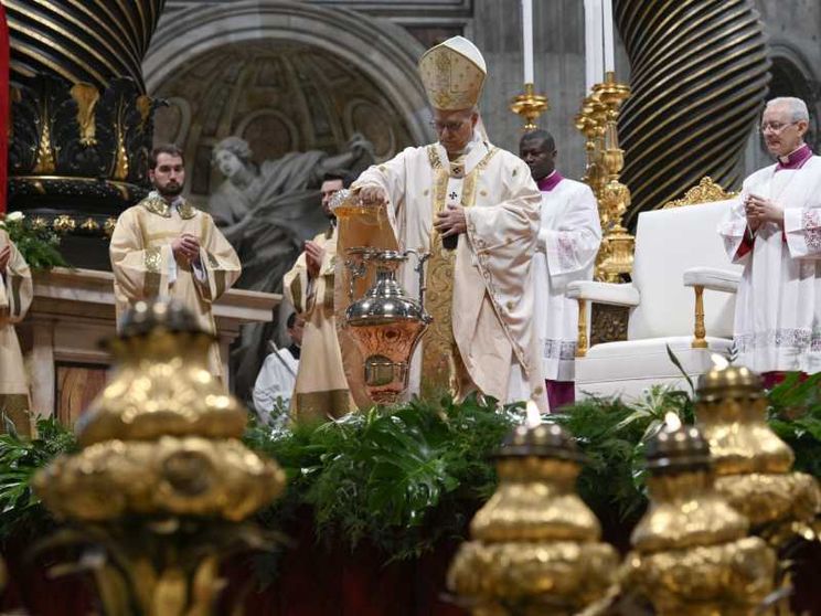 Leone XIV alla Messa Crismale: «Diffondere il profumo di Cristo in quest'ora buia della storia»