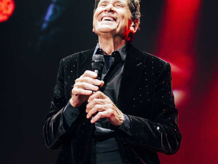 Gianni Morandi:  «In tour pensando alla pace»