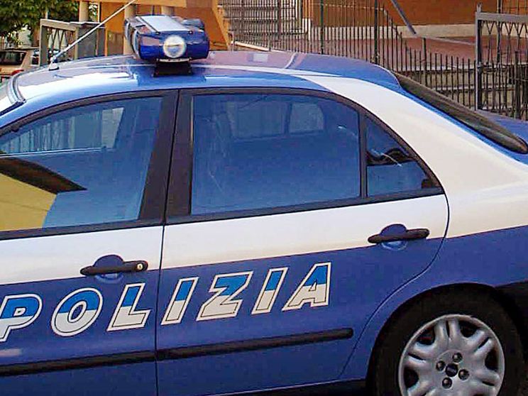 Lo studente che si lancia dalla finestra, il prof che lo salva: è accaduto a Bergamo