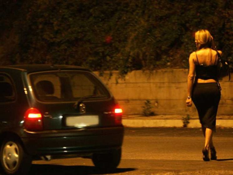 La storia di Anastasia: dal night alla strada e poi il “don” che l'ha salvata