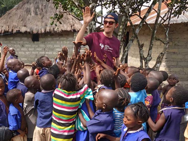 In moto per salvare vite in Africa: la sfida di medici e “centauri”