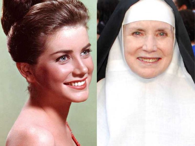 Dolores Hart, da attrice nel 1959 e con gli abiti da religiosa benedettina
