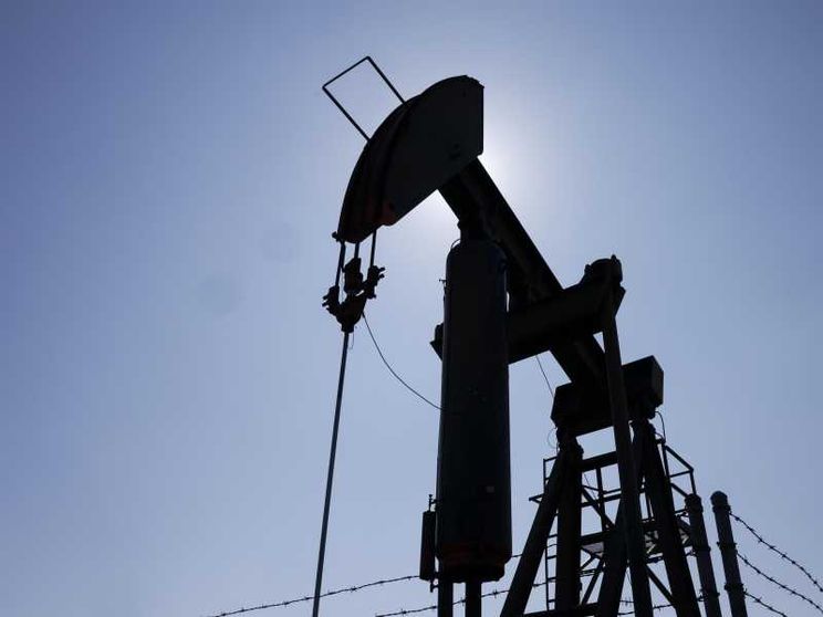 Petrolio in altalena sull’onda delle tensioni: corsa alle scorte