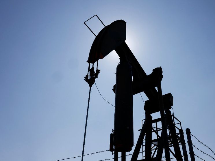 Petrolio in altalena sull’onda delle tensioni: corsa alle scorte