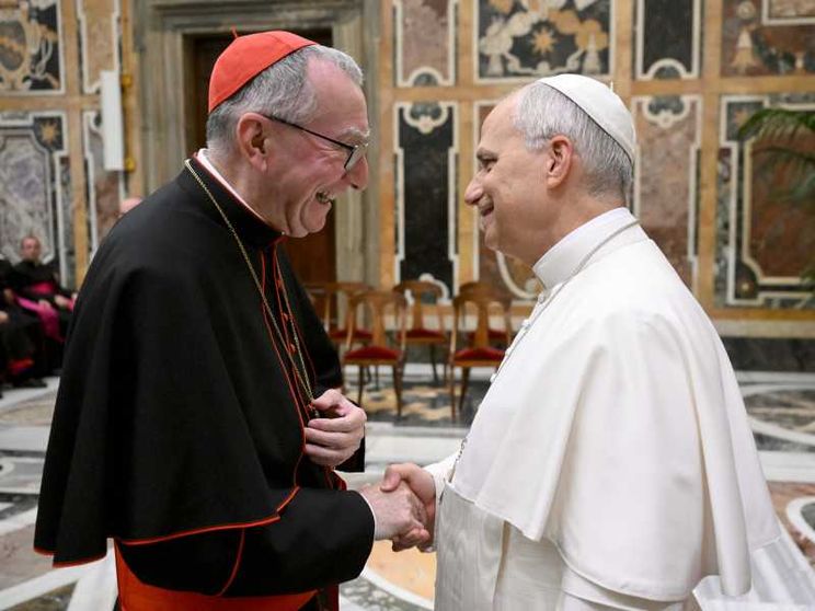 Papa Leone XIV assieme al cardinale Pietro Parolin, segretario di Stato Vaticano