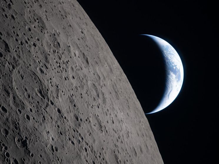 Le immagini scattate da Artemis II della Luna e della Terra