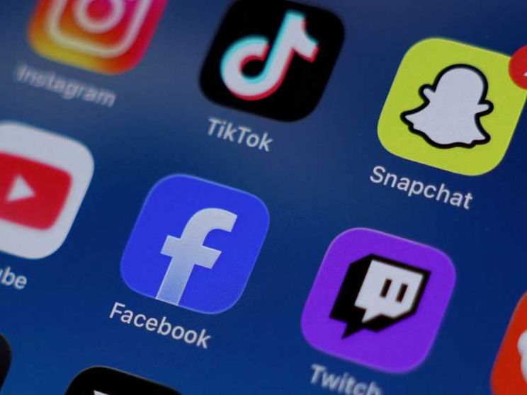 Dal 2027 anche in Grecia vietati i social ai minori di 15 anni