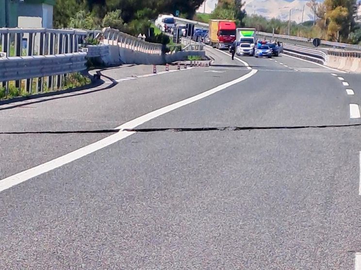 Paura in Molise, si risveglia la frana. Chiuse autostrada e linea ferroviaria