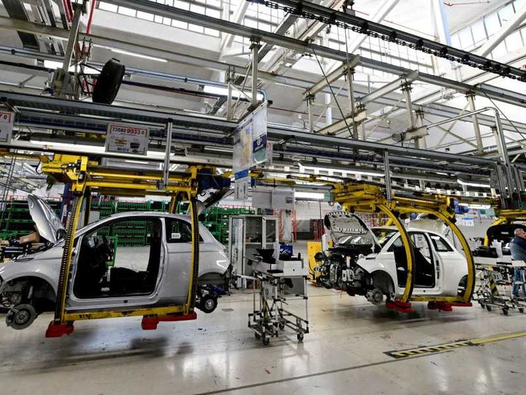 Segnali di ripresa per Stellantis: verso il mezzo milione di auto prodotte nel 2026