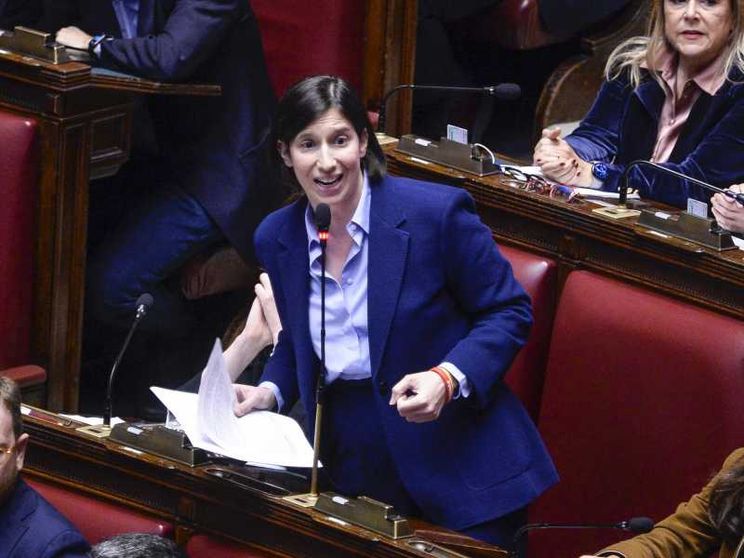 Schlein e Conte accettano la sfida: noi pronti a governare. Ma la premier li innervosisce sulla leadership