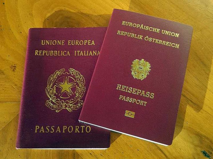Addio ai timbri sul passaporto: per entrare in Europa controllo sui dati biometrici