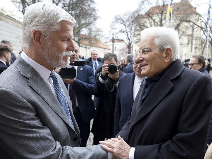 Mattarella difende l’Ue e la Nato: «Essenziali per equilibri globali»