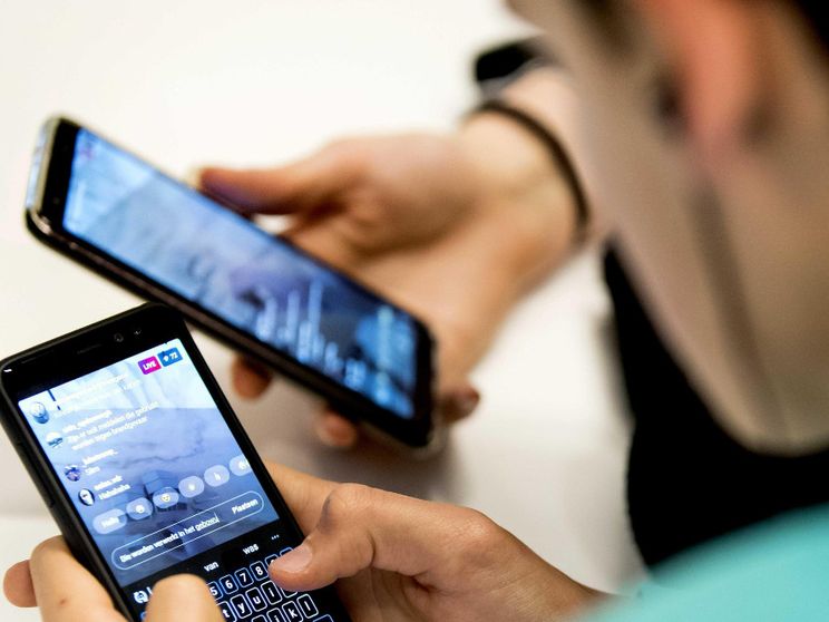 Limiti ai social? Giusto, ma non basta. “Patti digitali” per educare insieme