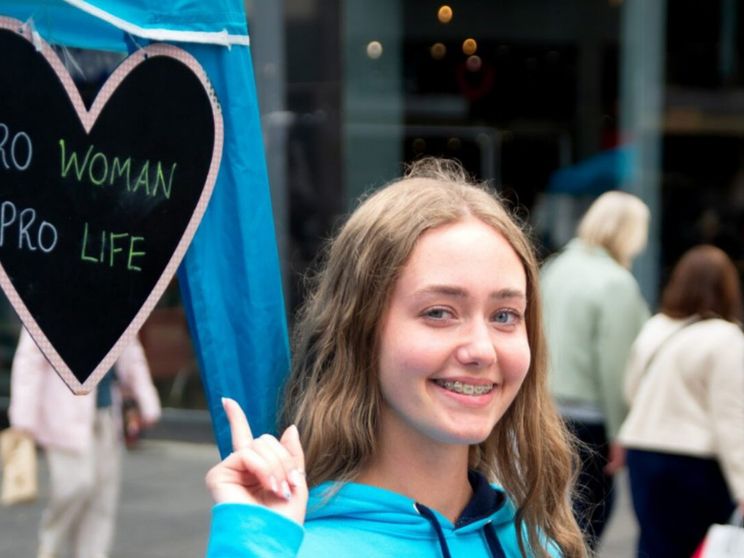 Aborto fino alla nascita: e se re Carlo non firmasse?