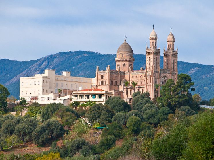 Il Papa ad Annaba. «Il figlio di Agostino oggi torna a casa»