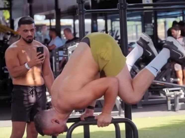 Gli uomini che odiano le donne si allenano nella «manosfera»