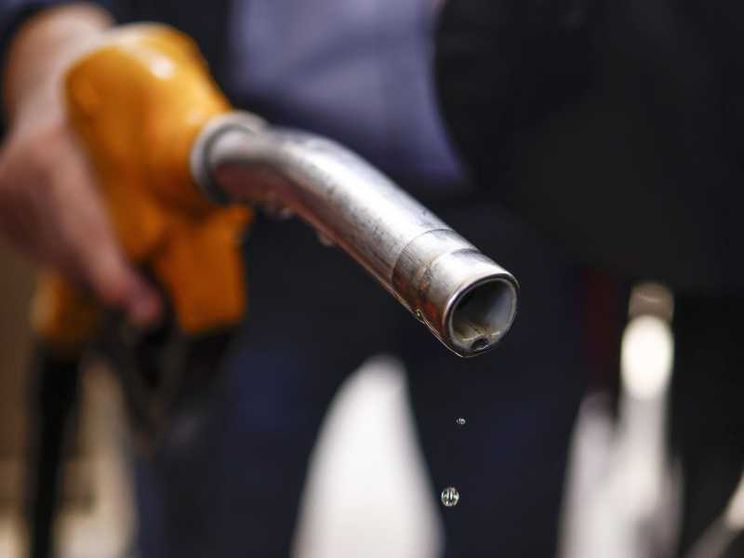Lo spettro recessione c'è. Il boom del petrolio affonda la crescita: ci sono tre scenari