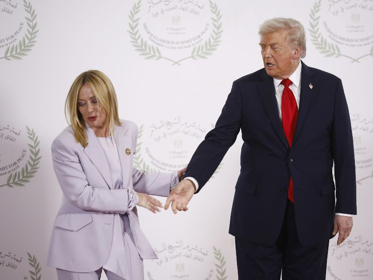 Trump scarica Meloni: «Inaccettabile è lei». E torna ad attaccare il Papa