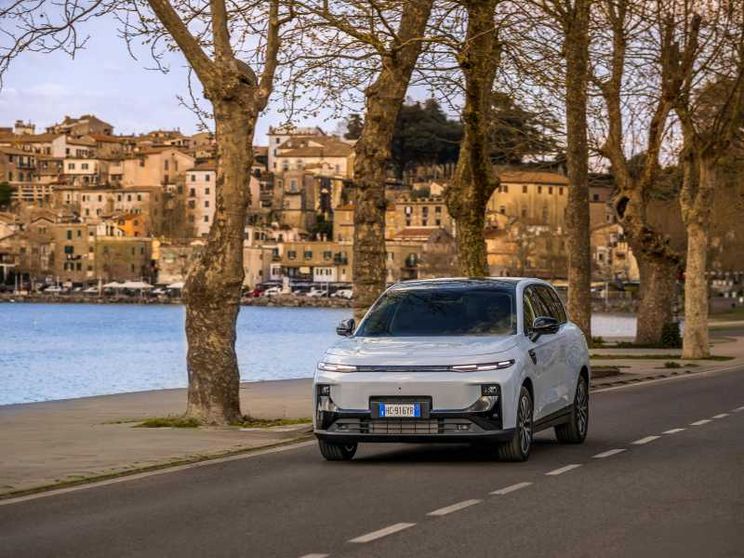 Cancellano l'ansia da ricarica: ecco come funzionano le nuove auto REEV