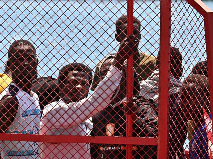 La "remigrazione" nel decreto: scontro sul premio ai rimpatri