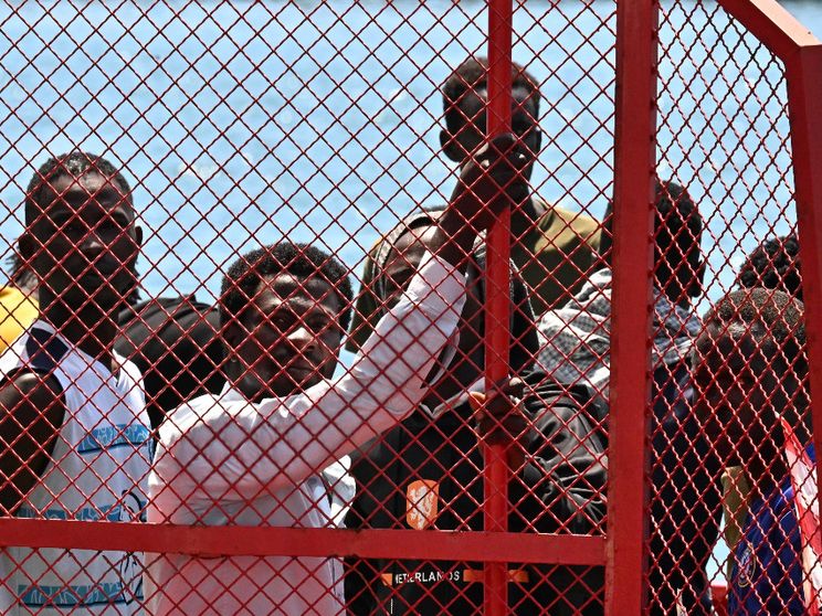 La "remigrazione" nel decreto: scontro sul premio ai rimpatri