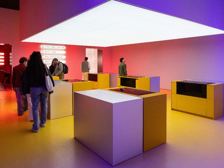 Chiostri, piscine e palazzi storici: così il Salone del mobile va “fuori”. La nostra guida