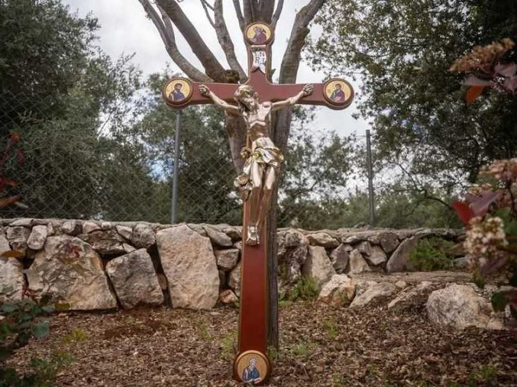 Ripristinato il crocifisso di Debel in Libano