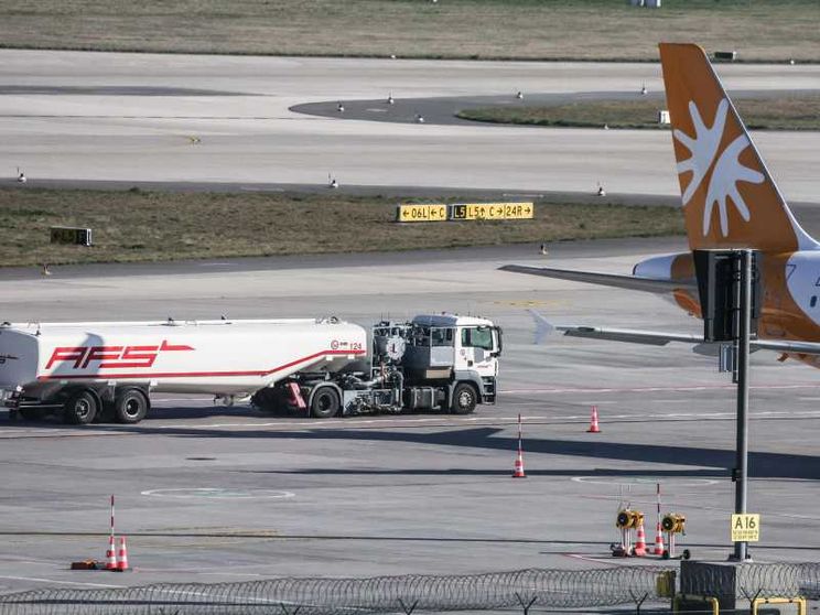 Volo cancellato perché manca il carburante? Sì al rimborso, no all'indennizzo
