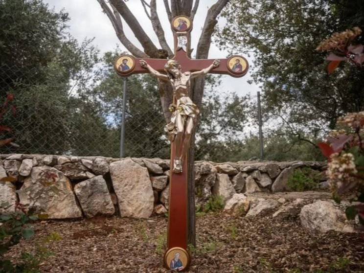 Ripristinato il crocifisso di Debel in Libano