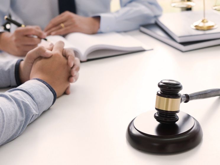 L'avvocato "collaboratore"? La difesa non si compra