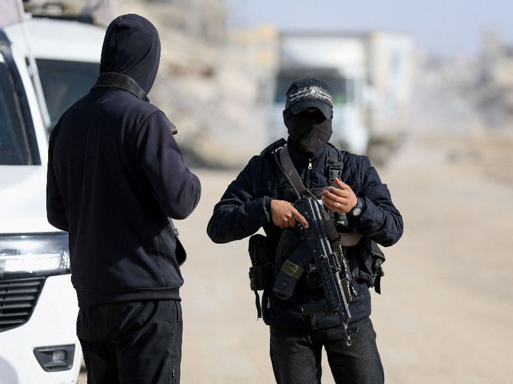 Palestina, Hamas apre al disarmo e tratta con Abu Mazen: è la prima volta