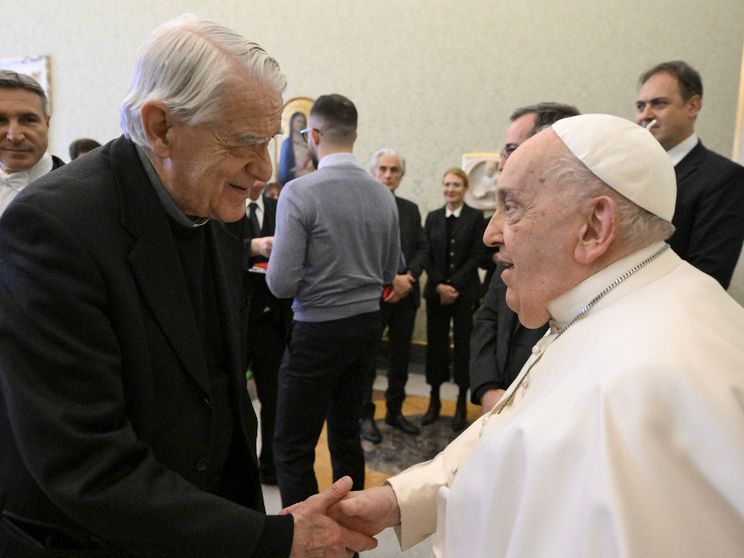 Padre Lombardi ricorda papa Francesco: «Così ha rivoluzionato la comunicazione vaticana»