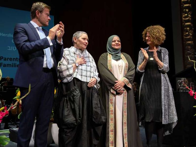 Israeliani e palestinesi sfidano la guerra: «Uniti dal dolore, chiediamo la pace»