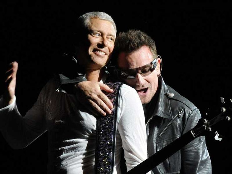 La svolta di Adam Clayton degli U2: «Così ho riportato Dio nella mia vita»