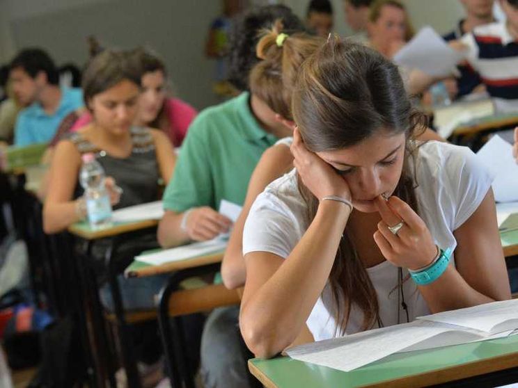 Perché il ministro Valditara vuole rendere tutte le scuole un liceo