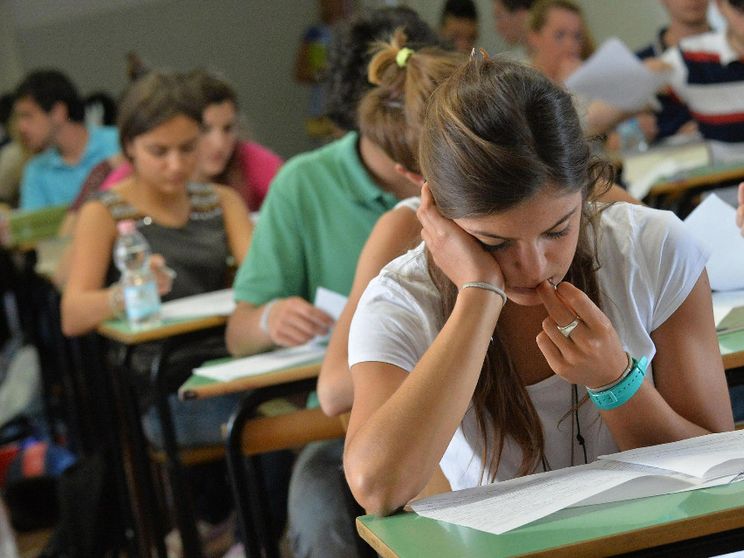 Perché il ministro Valditara vuole rendere tutte le scuole un liceo